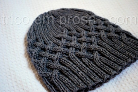 Blog Tricô em Prosa - Tradução autorizada da receita do gorro Knotty But Nice de Natalie Larson